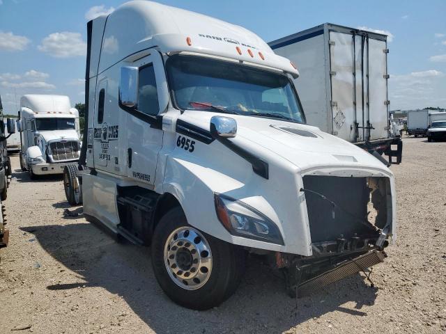  Salvage Freightliner Cascadia 1