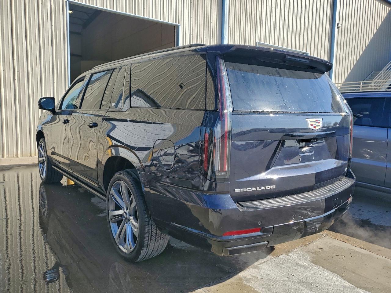 Cadillac Escalade Esv Sport Image 3