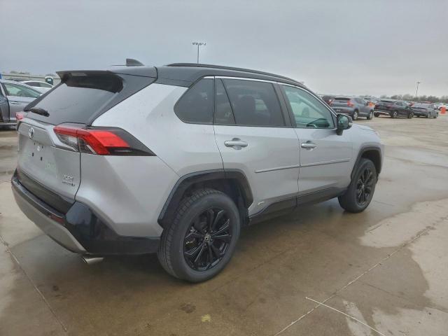 Toyota RAV4 Xse Image 12