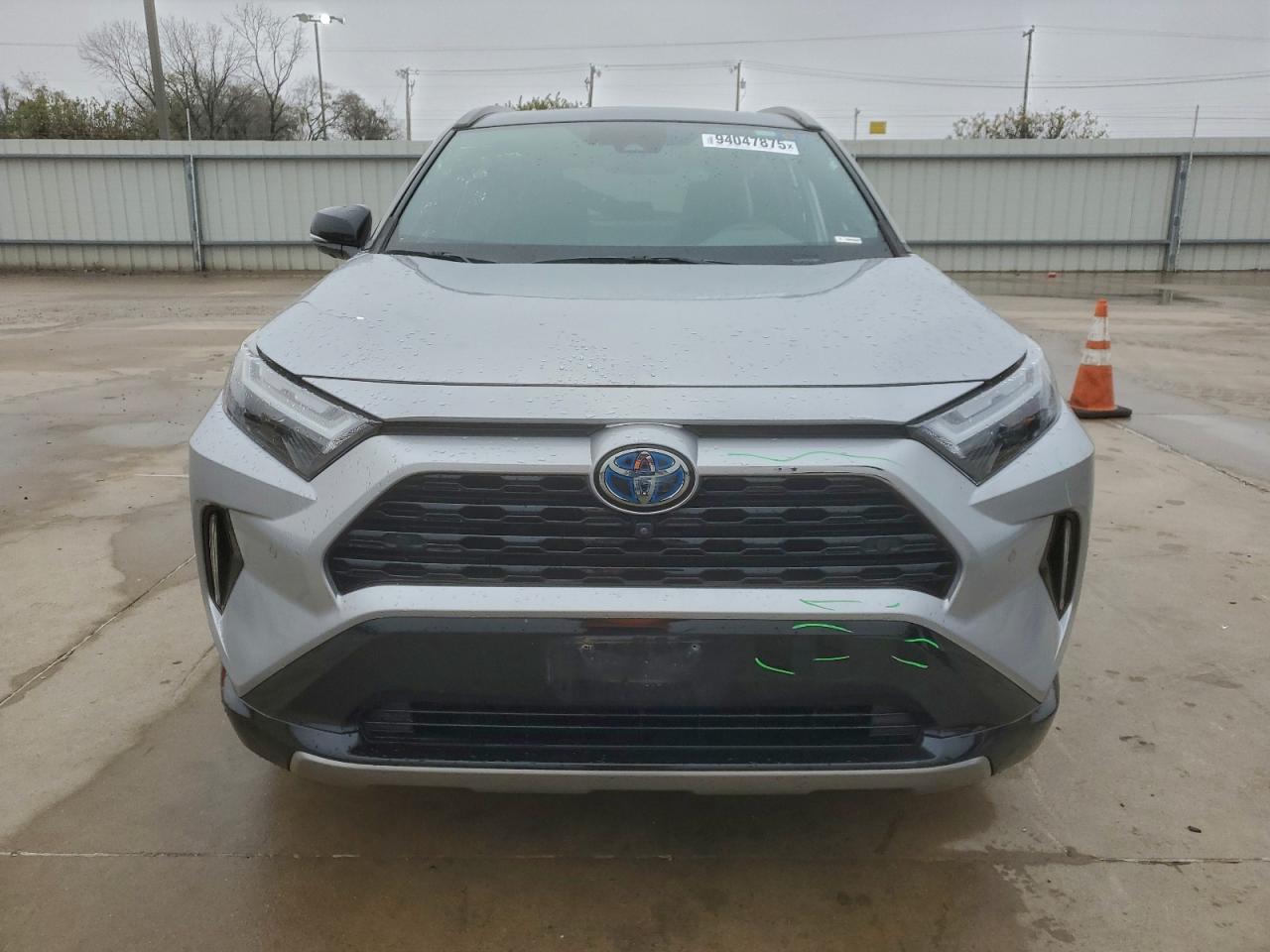 Toyota RAV4 Xse Image 2