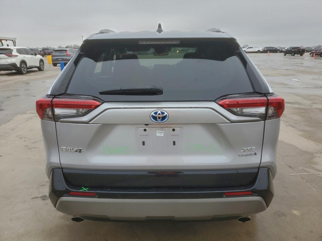 Toyota RAV4 Xse Image 6