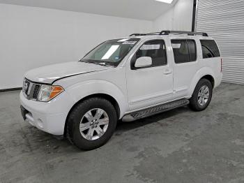  Salvage Nissan Pathfinder