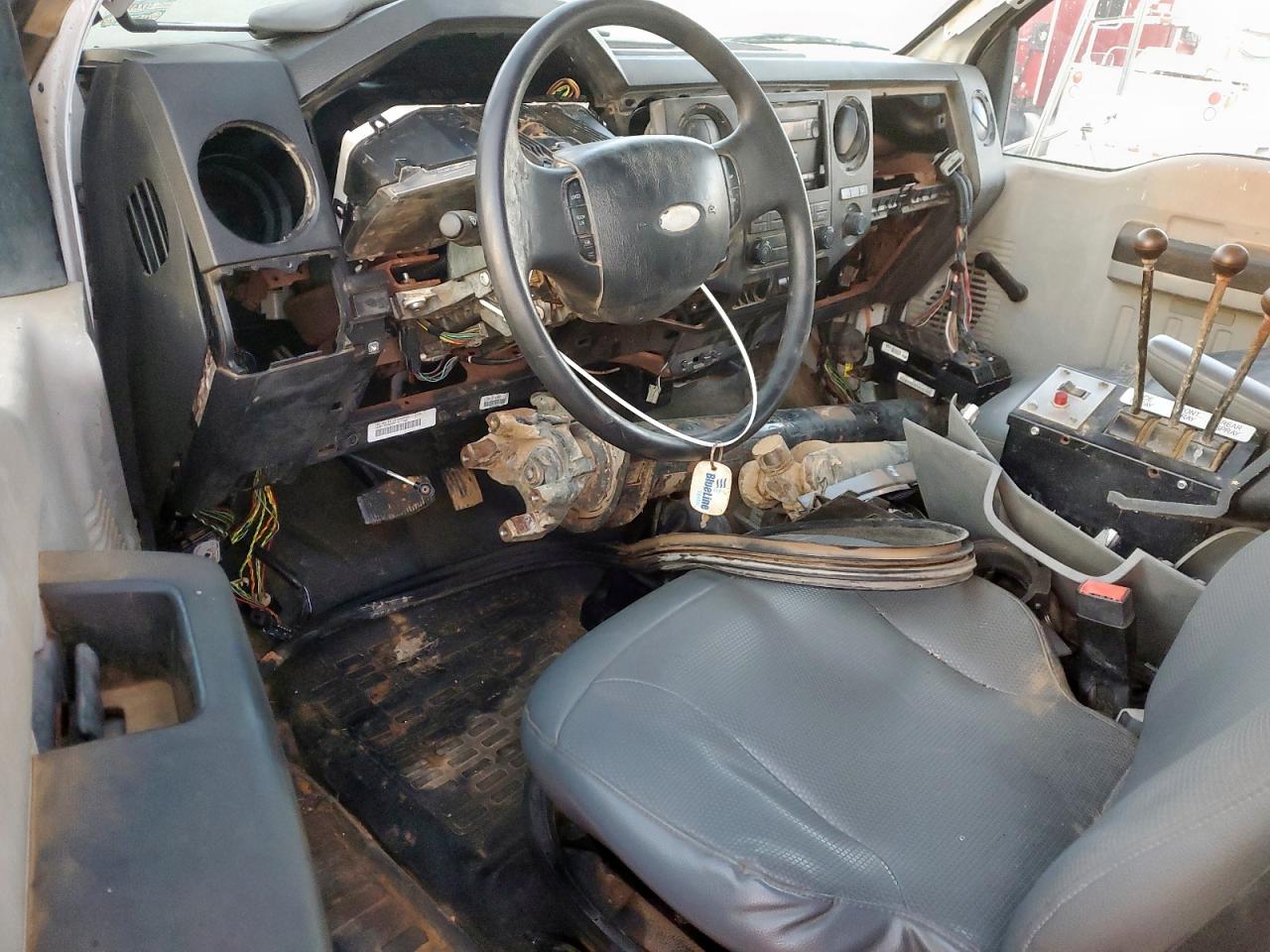 Ford F-750 Super Duty Image 12