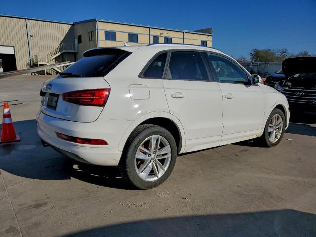 Audi Q3 Premium Image 3