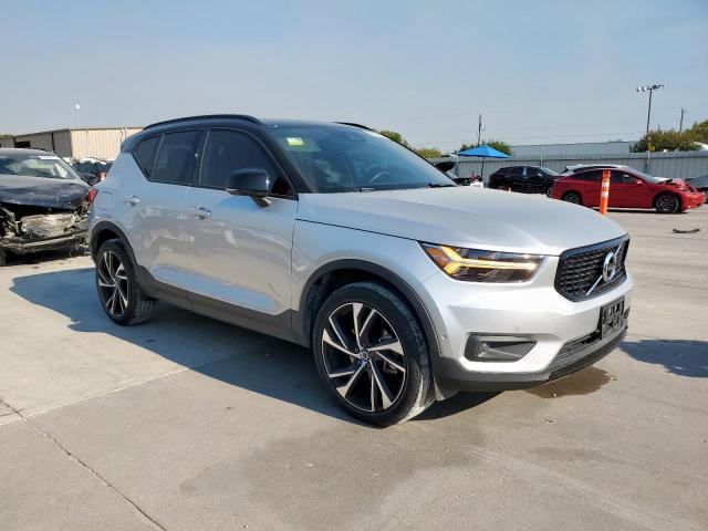 Volvo XC40 T5 Momentum Image 2