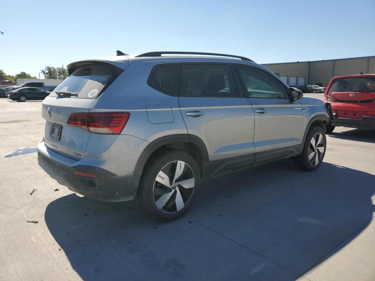 Volkswagen Taos S Image 2