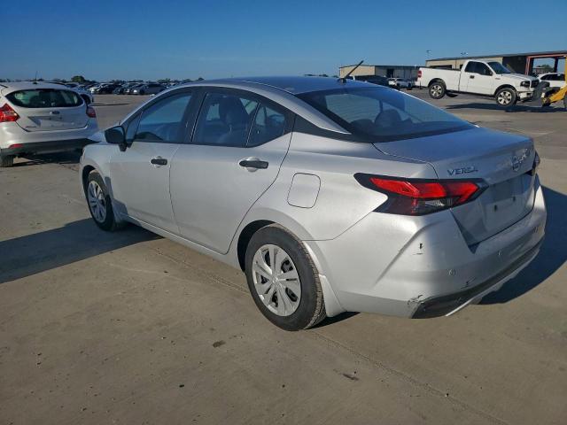 Nissan Versa S Image 9