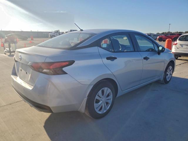 Nissan Versa S Image 6