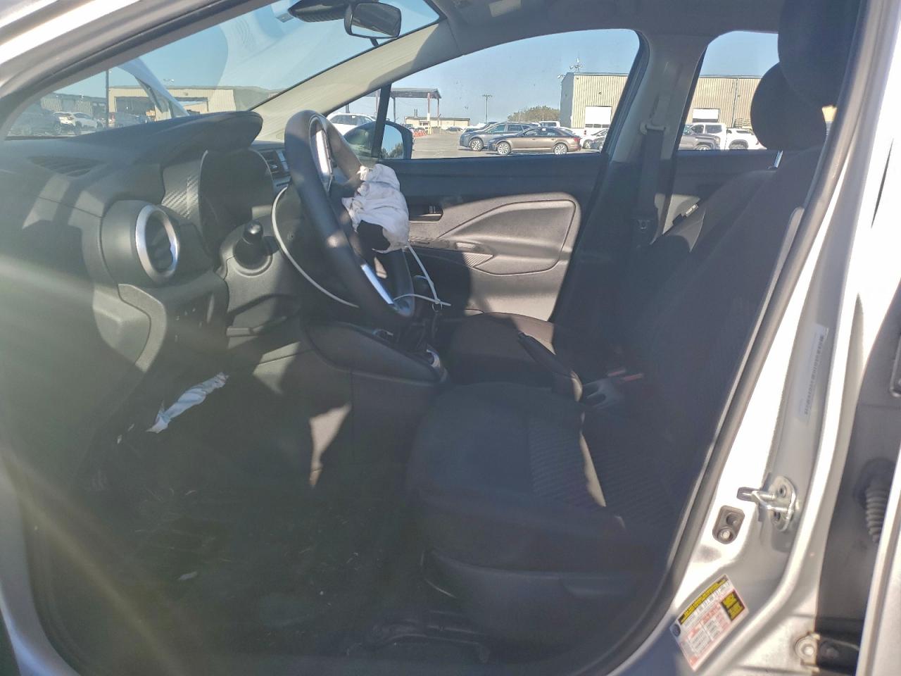 Nissan Versa S Image 10