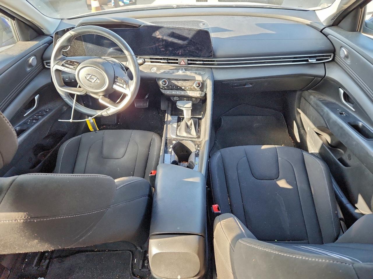 Hyundai ELANTRA Sel Image 7