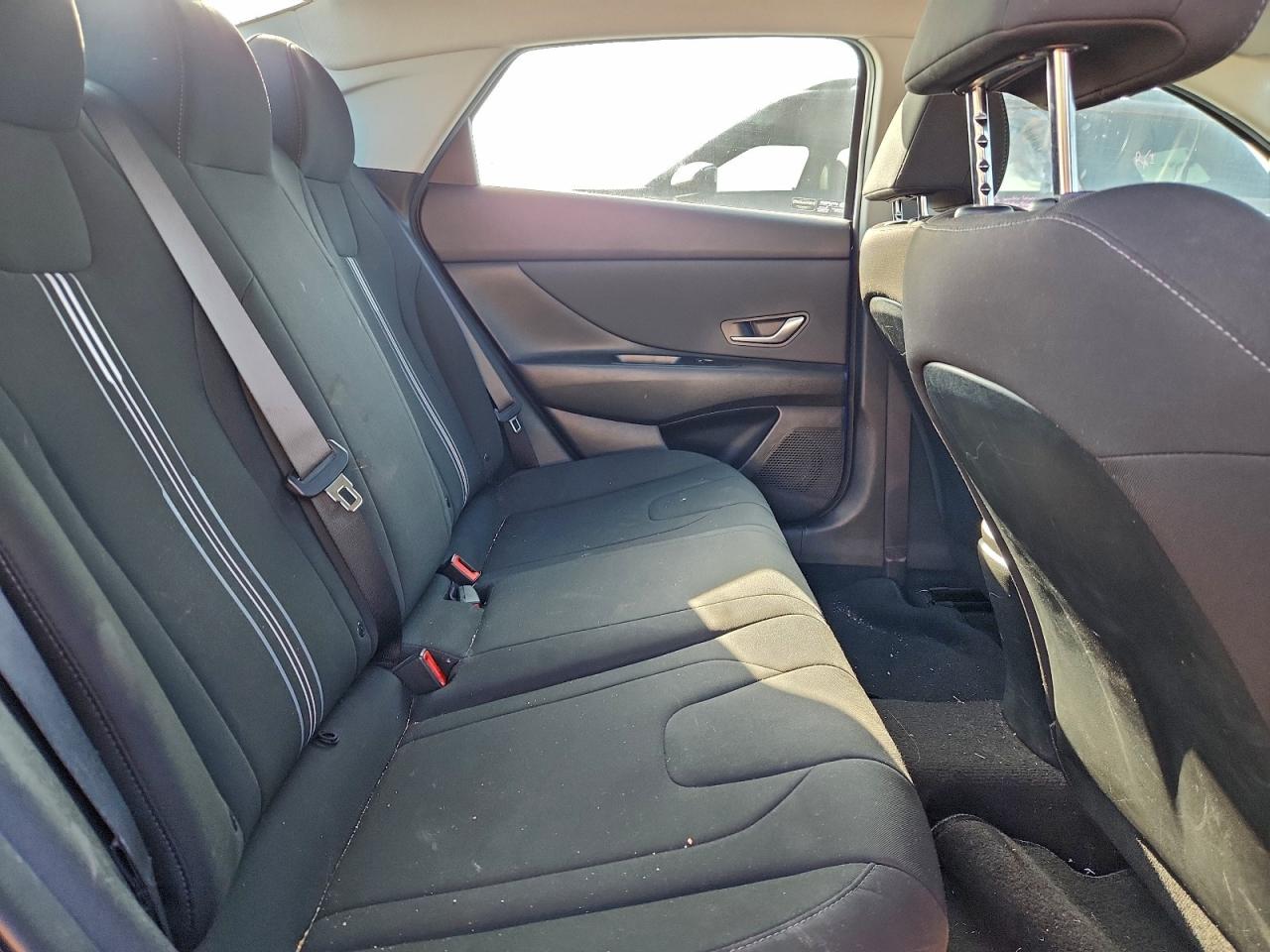 Hyundai ELANTRA Sel Image 9