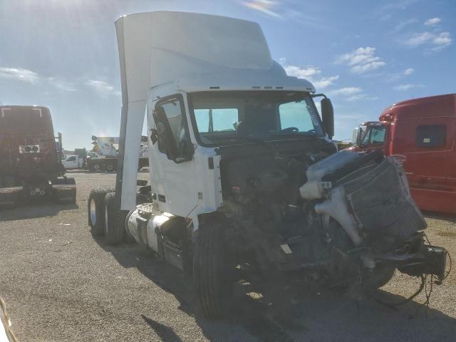  Salvage Volvo Vnl