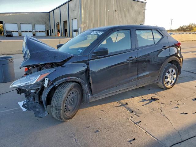  Salvage Nissan Kicks