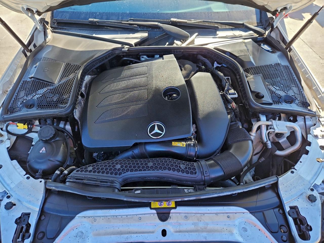 Mercedes-Benz C-Class 300 Image 10