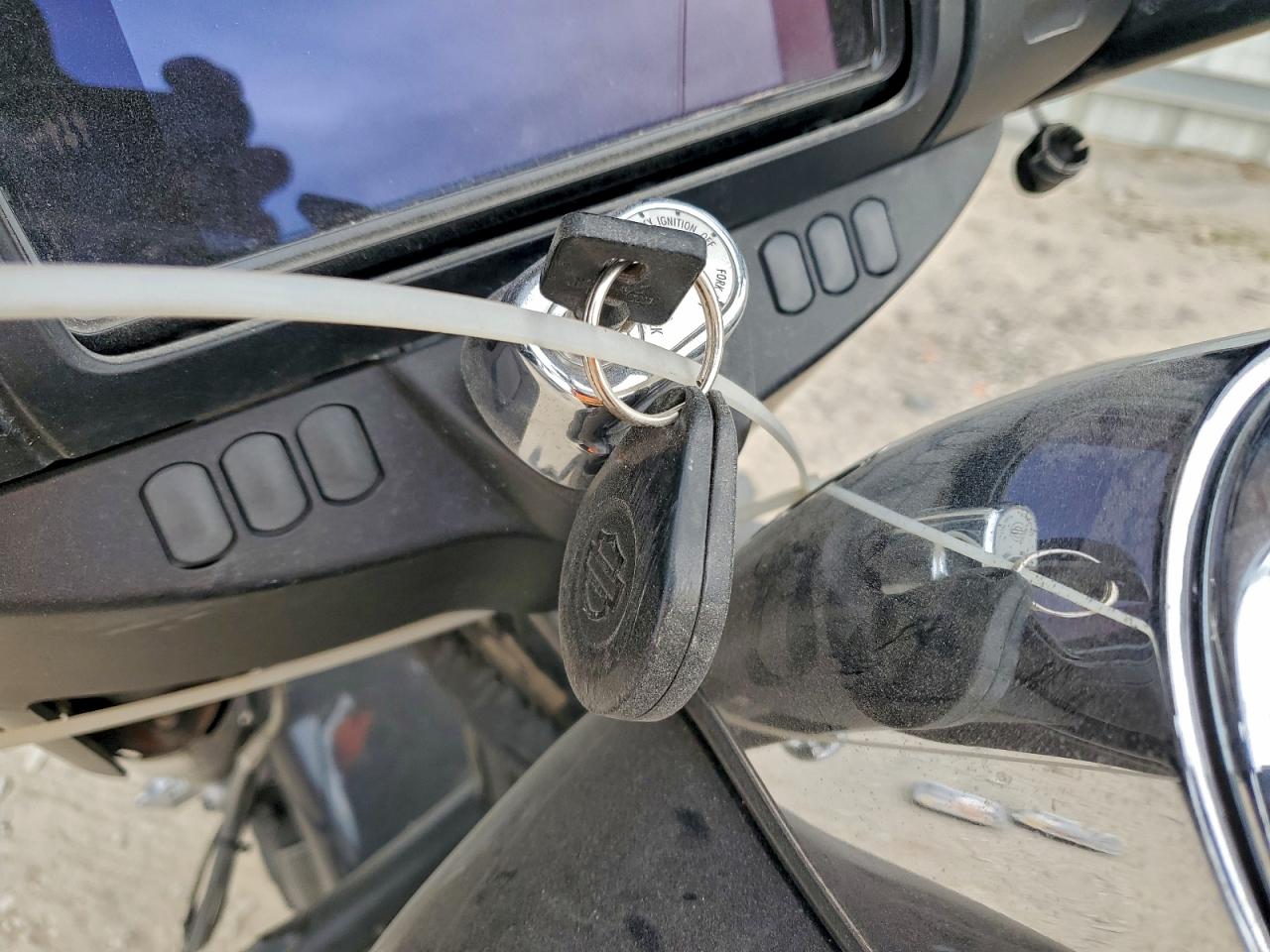 Harley-Davidson Fl Image 8