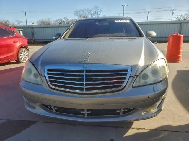 Mercedes-Benz S-Class 550 Image 10