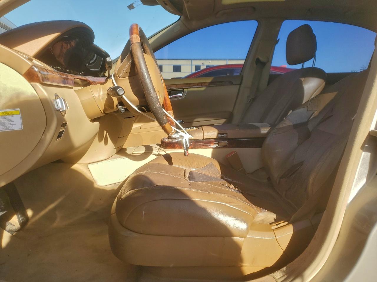 Mercedes-Benz S-Class 550 Image 8