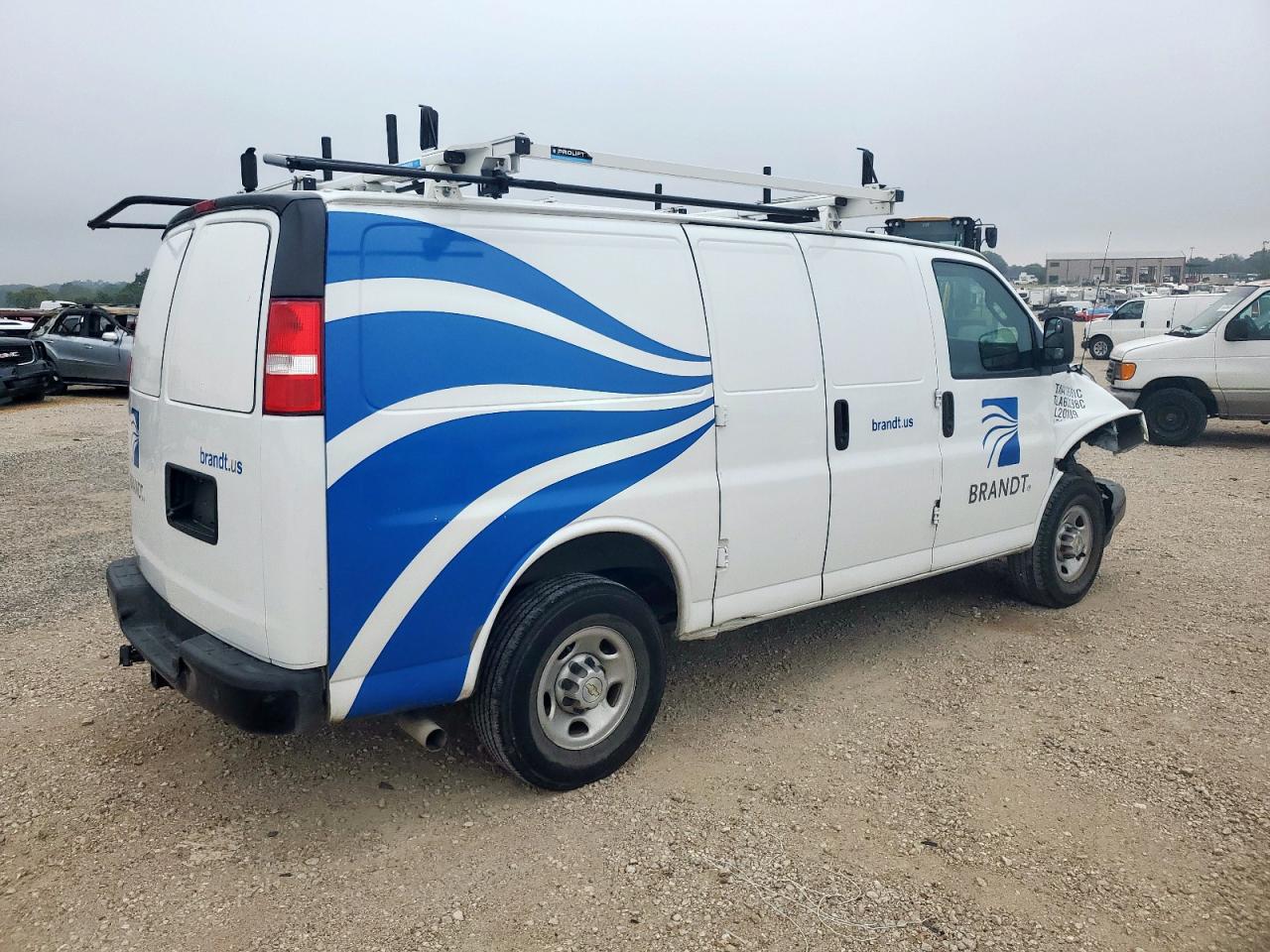 Chevrolet Express Image 3