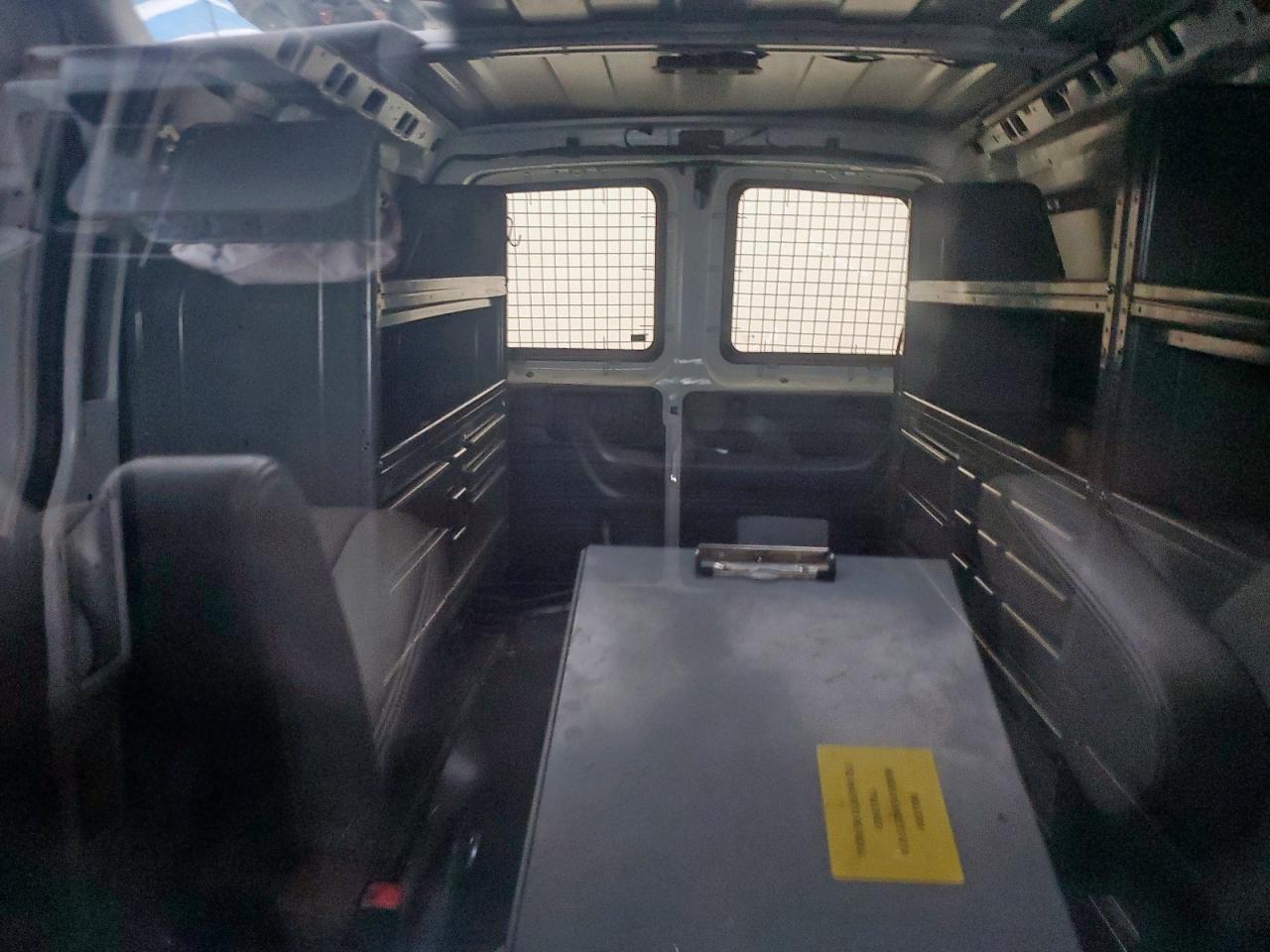 Chevrolet Express Image 8