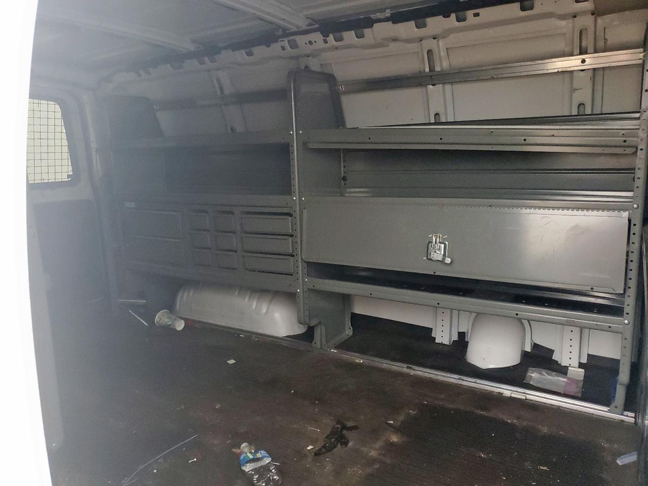 Chevrolet Express Image 7