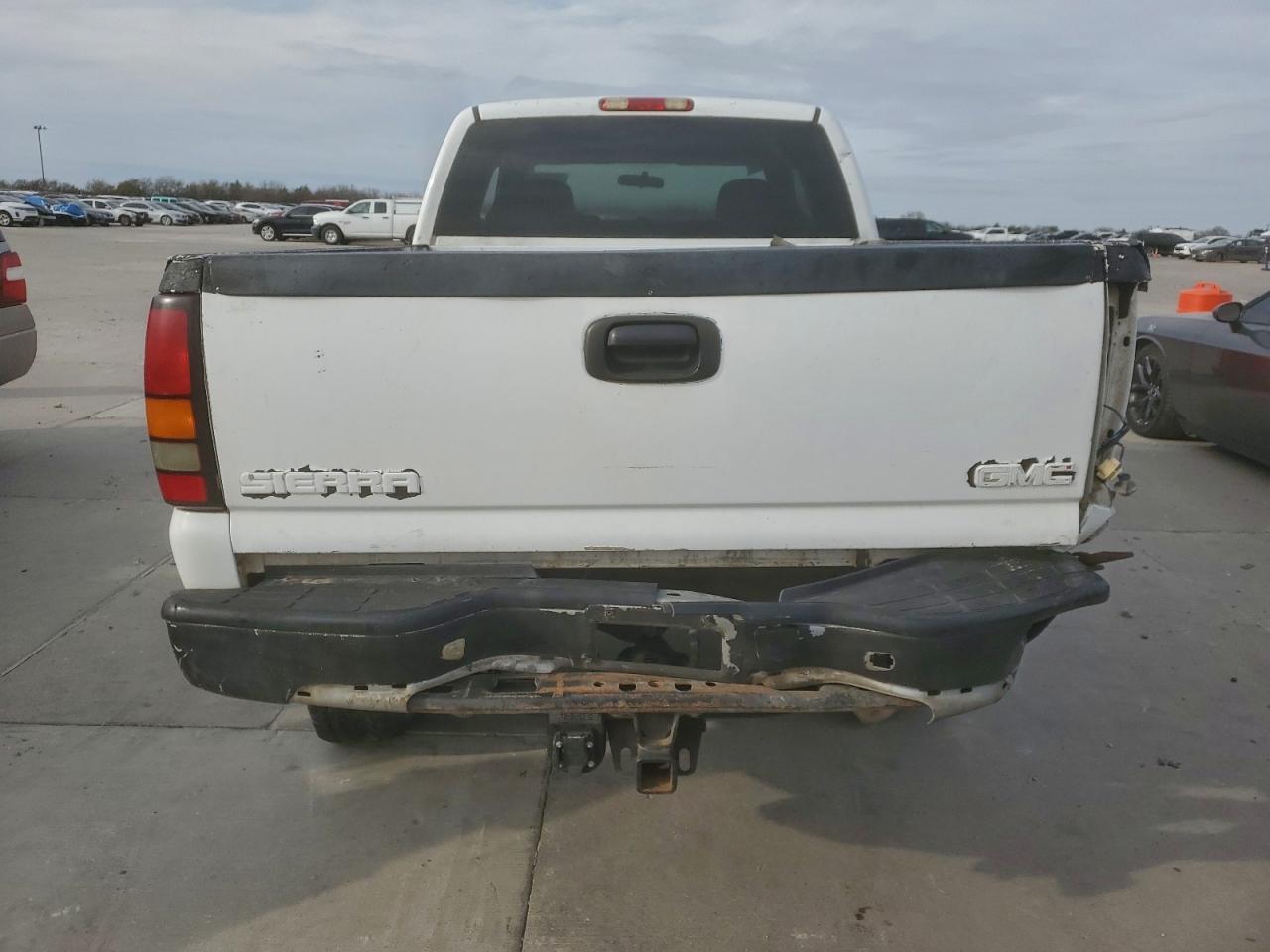 GMC Sierra C2500 Heavy Duty Image 6