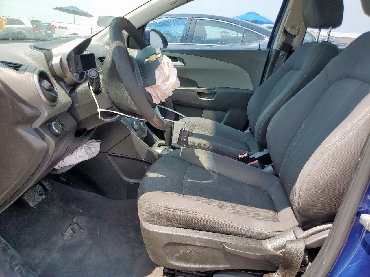 Chevrolet Sonic Lt Image 5