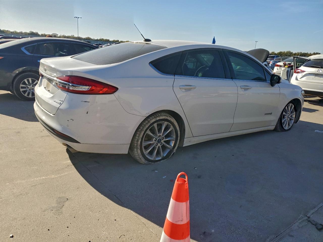 Ford Fusion Se Hybrid Image 2