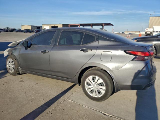 Nissan Versa S Image 2