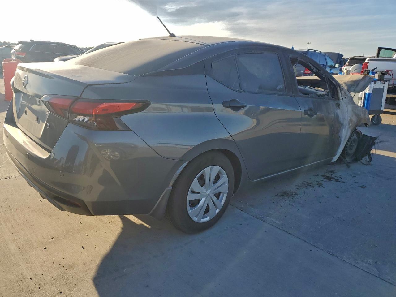 Nissan Versa S Image 12