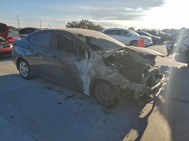 Nissan Versa S Image 3