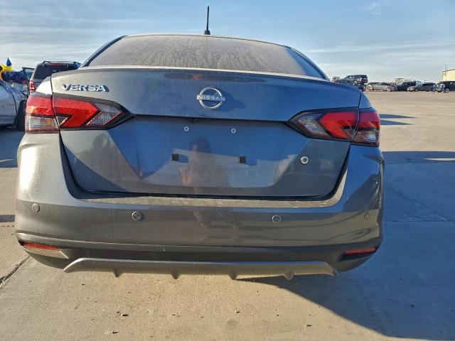 Nissan Versa S Image 5