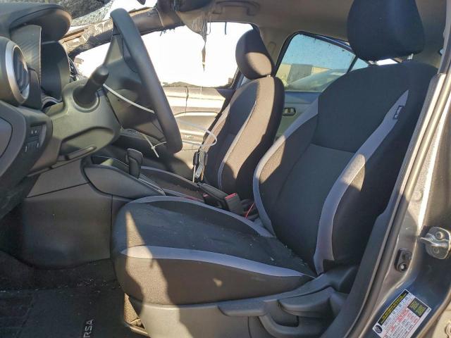 Nissan Versa S Image 8