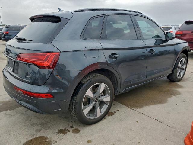 Audi Q5 Premium 40 Image 11