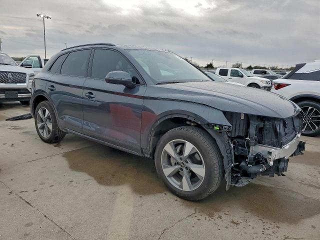 Audi Q5 Premium 40 Image 3