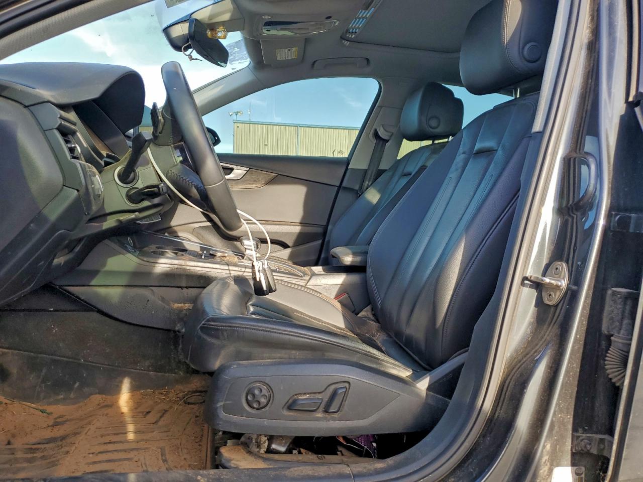 Audi A4 Premium Image 12