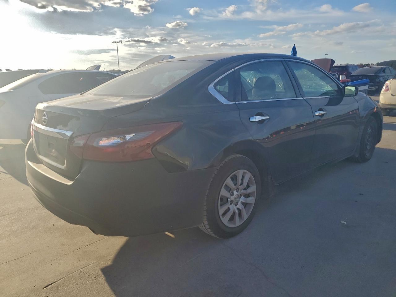 Nissan Altima 2.5 Image 12