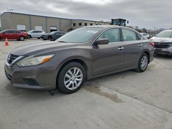  Salvage Nissan Altima