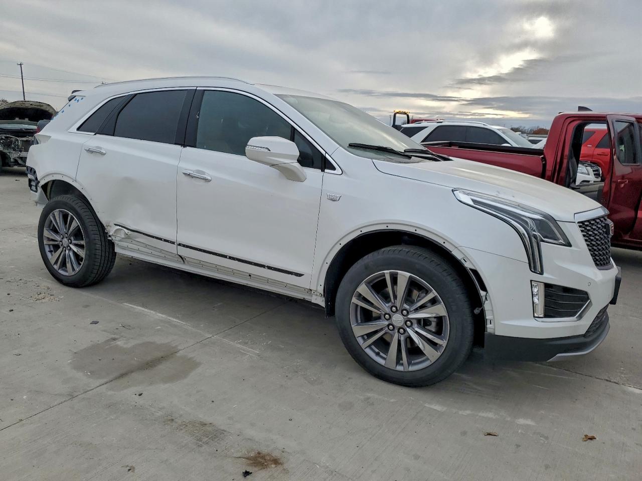 Cadillac XT5 Premium Luxury Image 2