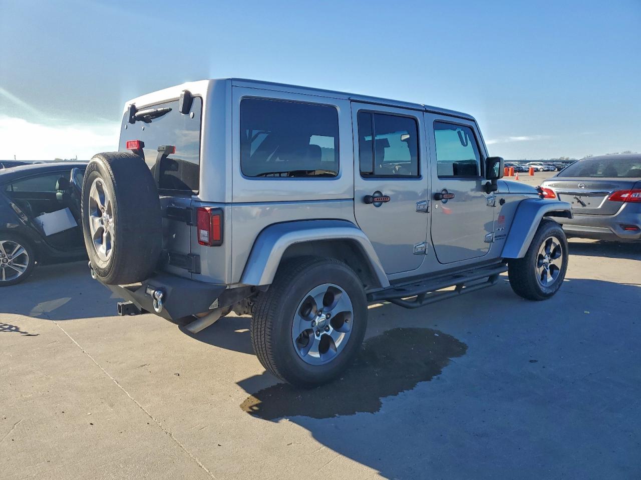 Jeep Wrangler Sahara Image 5