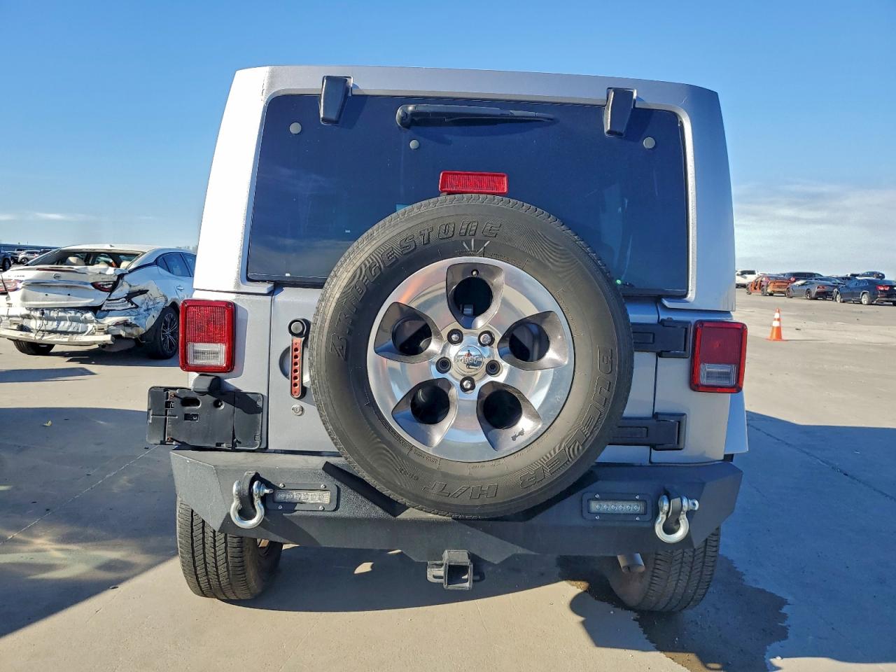 Jeep Wrangler Sahara Image 2