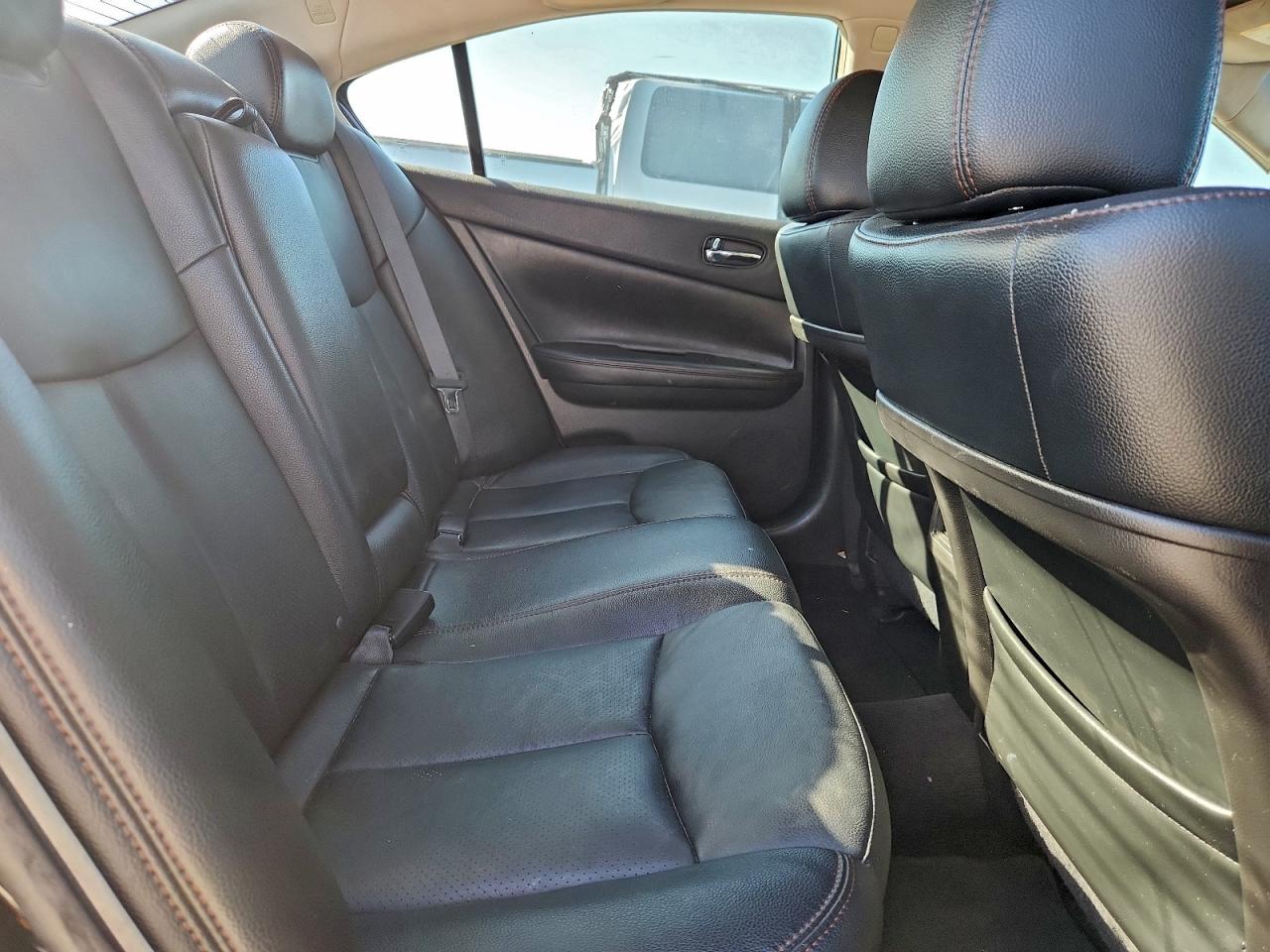 Nissan Maxima S Image 5