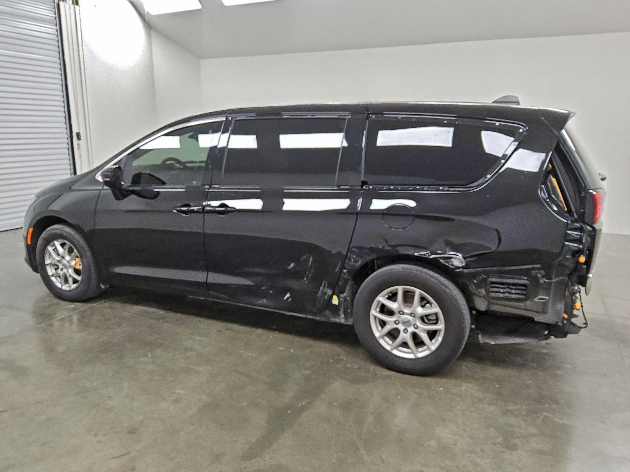 Chrysler Minivan Lx Image 2