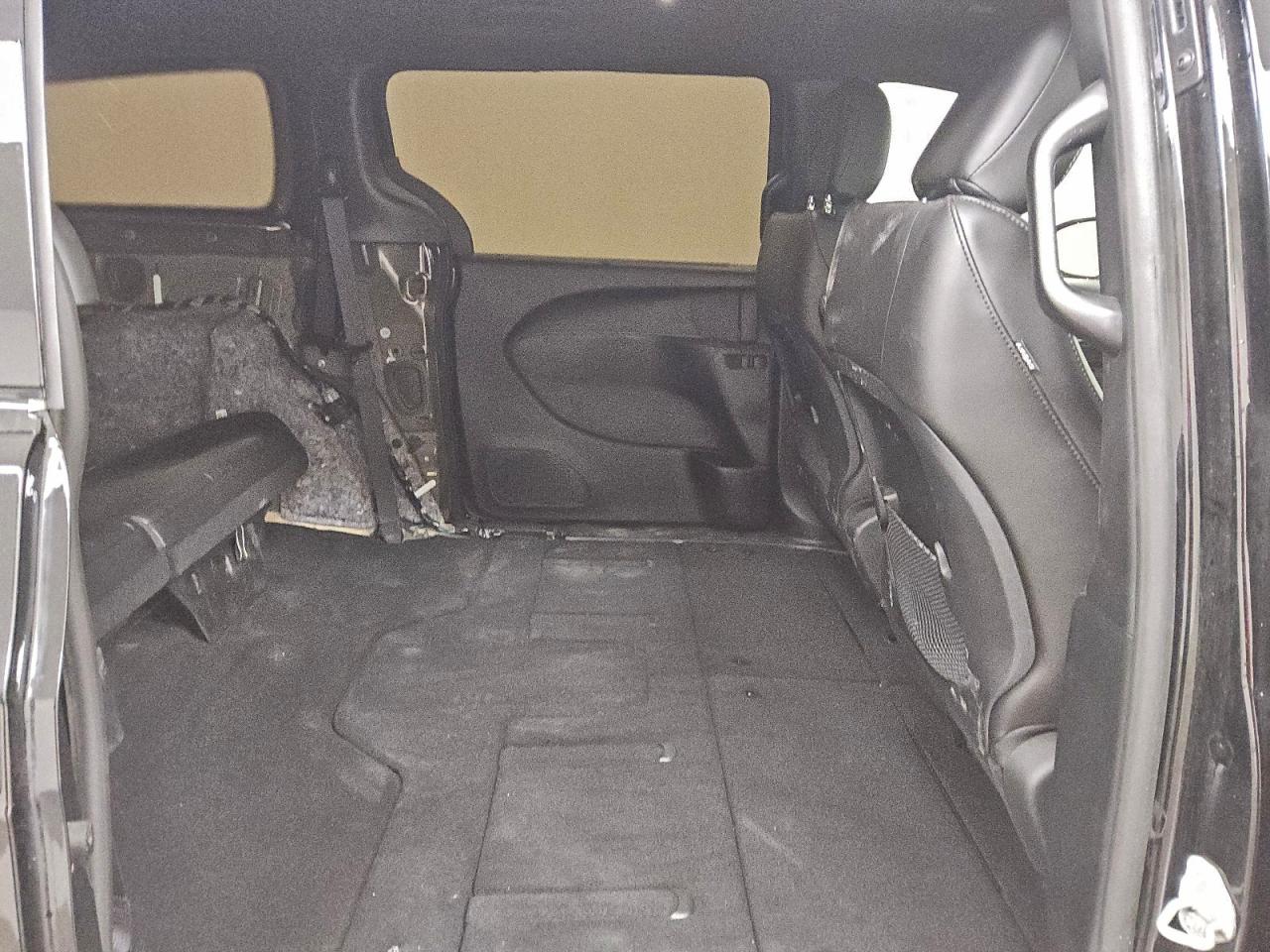 Chrysler Minivan Lx Image 12