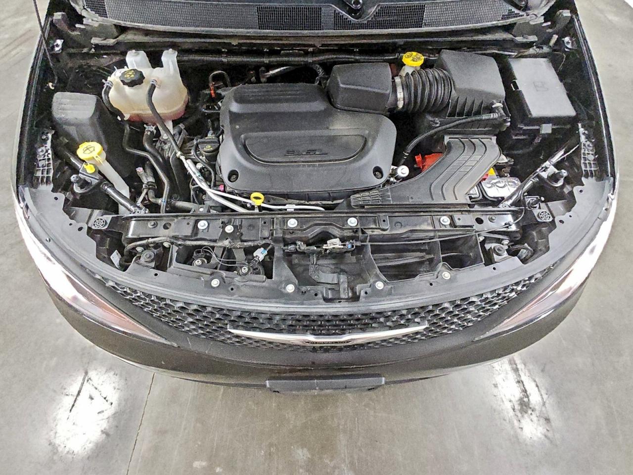 Chrysler Minivan Lx Image 5