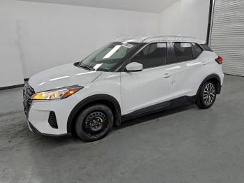  Salvage Nissan Kicks