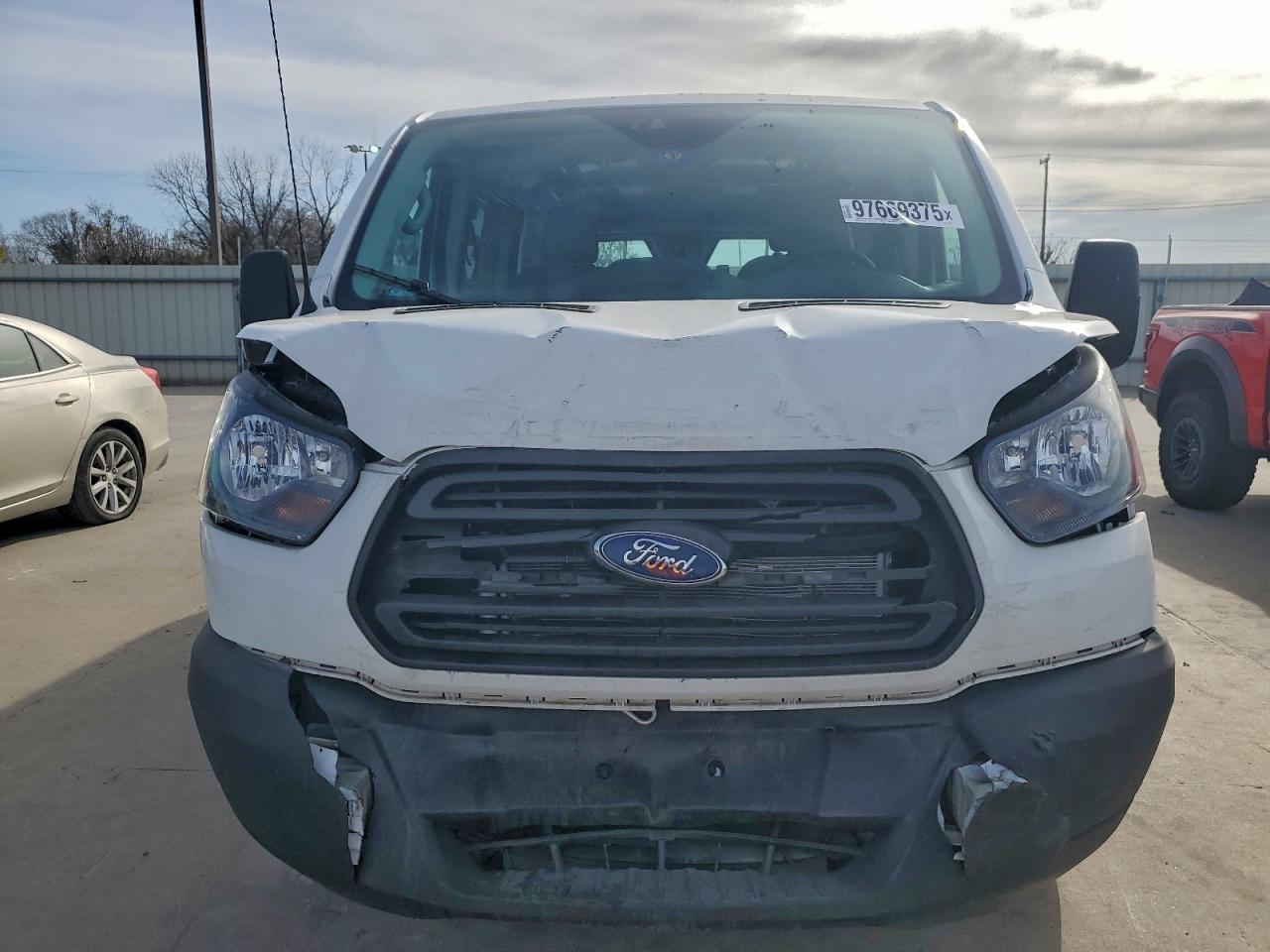 Ford Transit T-150 Image 12