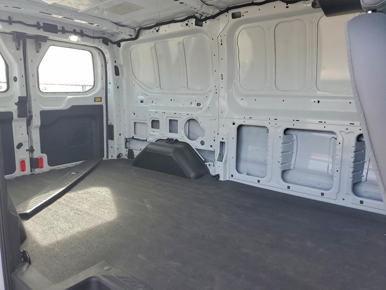 Ford Transit T-150 Image 11