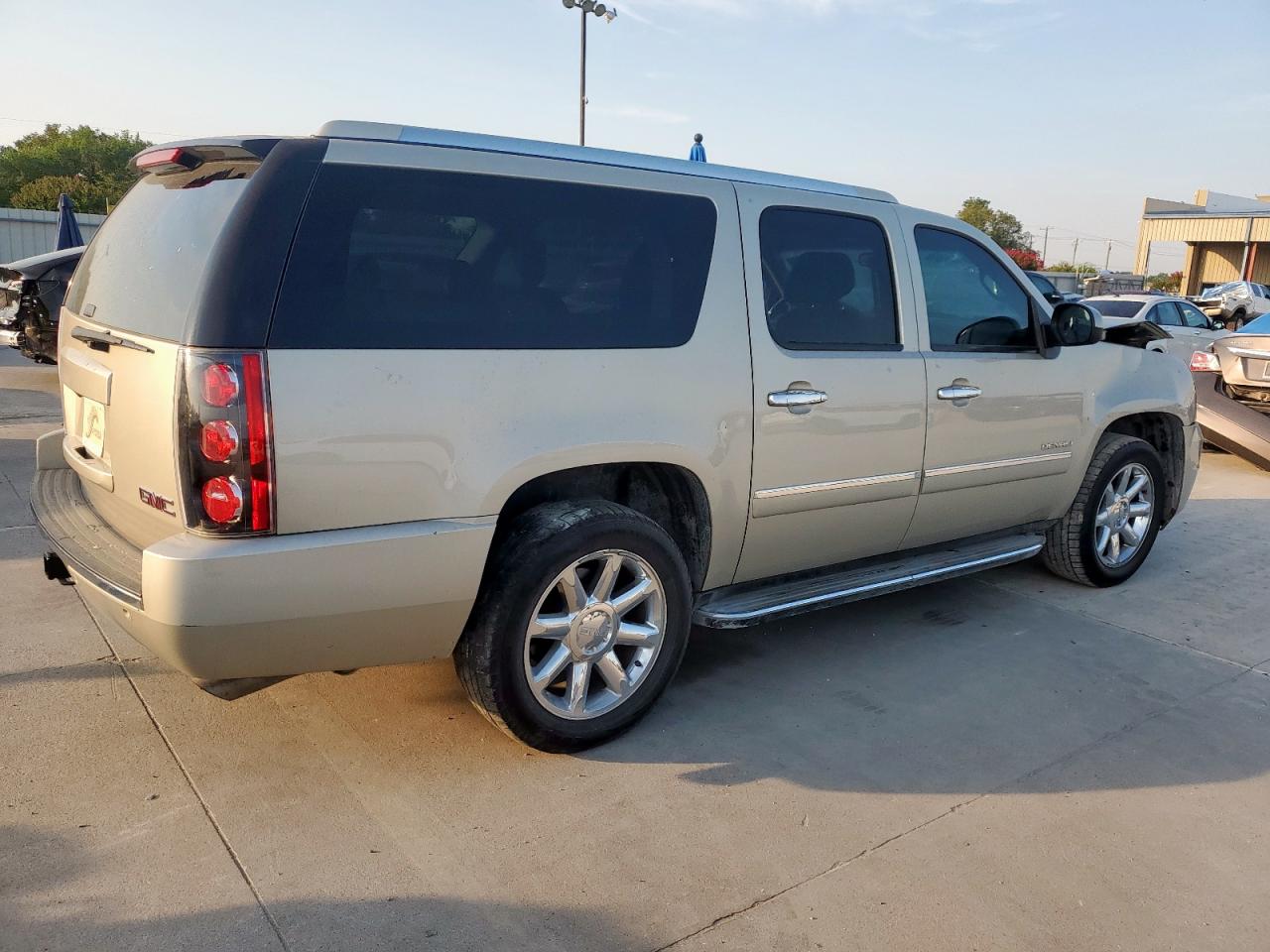 GMC Yukon Denali Image 2