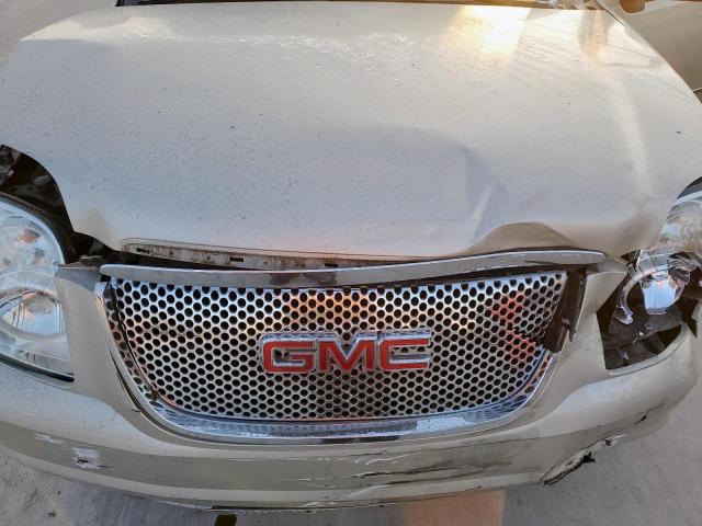 GMC Yukon Denali Image 8