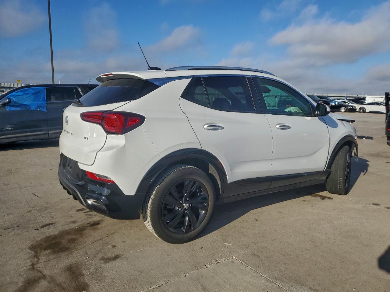 Buick Encore Sport Touring Image 11